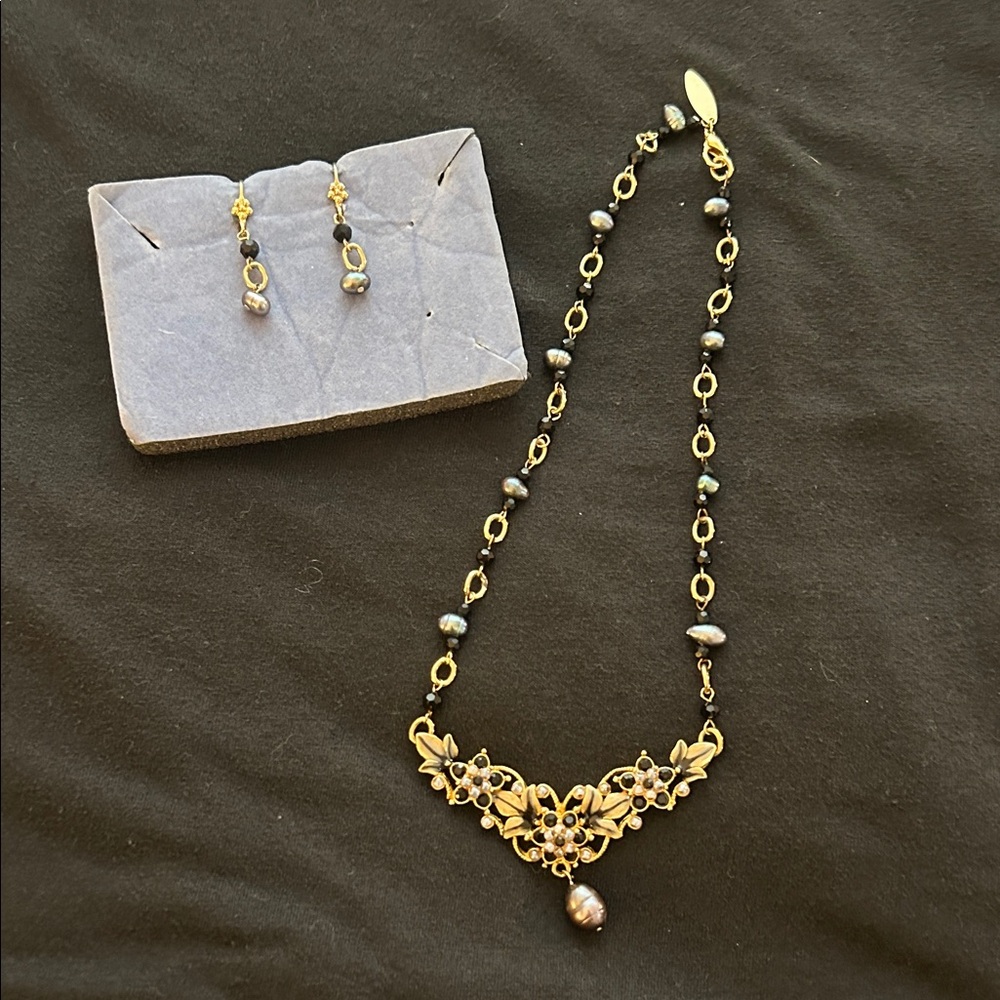 Elegant Gold and Black Floral Necklace and Earring Set